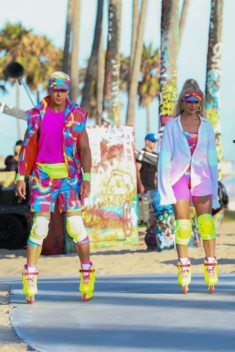 Margot Robbie et Ryan Gosling sur le tournage du film "Barbie" à Los Angeles, le 27 juin 2022.