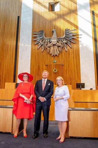 La reine Maxima et le roi Willem-Alexander des Pays-Bas avec le vice-présidente du Parlement autrichien à Vienne, le 27 juin 2022