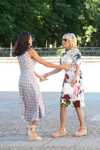 La reine Letizia d'Espagne avec la First Lady des USA Jill Biden au palais royal de La Granja à San Ildefonso, le 29 juin 2022
