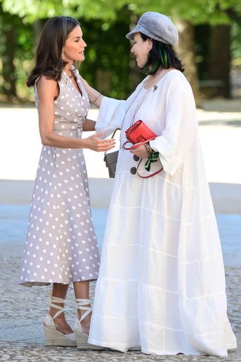 La reine Letizia d'Espagne avec Linda Rama, la femme du président d'Albanie au palais royal de La Granja à San Ildefonso, le 29 juin 2022