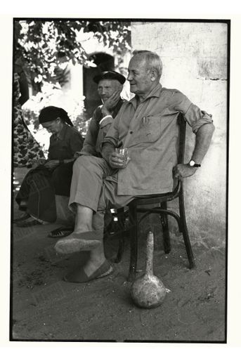 Joan Miró dans sa maison de Majorque, en juillet 1962.
