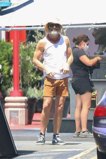 Chris Pine sur le tournage de «Poolman», à Los Angeles, le 30 juin 2022.