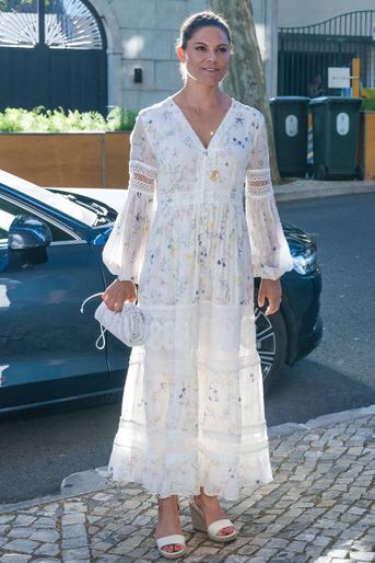 La princesse héritière Victoria de Suède dans une robe By Malina à Lisbonne, le 28 juin 2022