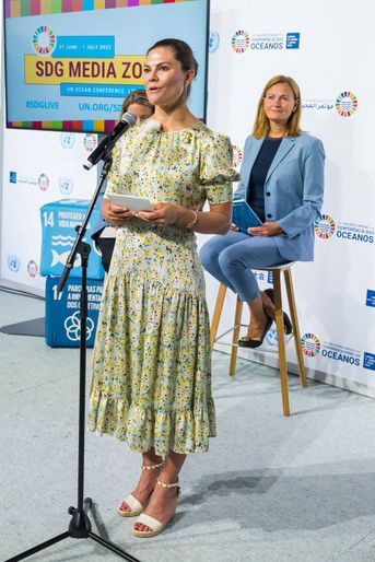 La princesse héritière Victoria de Suède dans une robe By Malina à Lisbonne, le 29 juin 2022