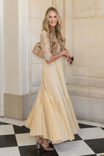 Elle Macpherson au défilé de mode Haute-Couture automne-hiver 2022-2023 Dior, à Paris, le 4 juillet 2022.