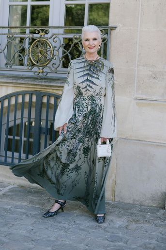 Maye Musk au défilé de mode Haute-Couture automne-hiver 2022-2023 Dior, à Paris, le 4 juillet 2022.