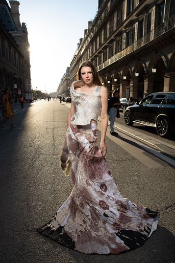 Julia Fox à l'after du défilé de mode Haute Couture automne-hiver 2022-2023 Schiapareilli, à Paris, le 4 juillet 2022.