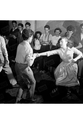 «Laurette a un camarade, Philippe, qui est déjà bachelier. Il lui conseille d'aller danser pour oublier.» - Paris Match n°16, 9 juillet 1949