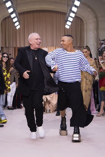 Jean Paul Gaultier et Olivier Rousteing au défilé Haute Couture automne-hiver 2022-2023 Jean Paul Gaultier x Olivier Rousteing, à Paris, le 6 juillet 2022. 