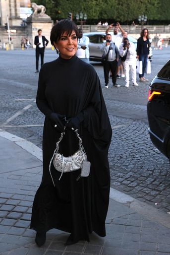 Kris Jenner arrive à l'afterparty Balenciaga, le 6 juillet 2022 à Paris.