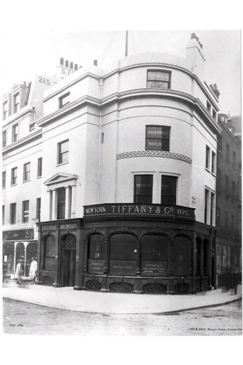Du 221 Regent Street (ci-dessus) au 25 Old Bond Street, ce sont 150 ans d’histoire que célèbre, à Londres, l’exposition «Vision & Virtuosity »