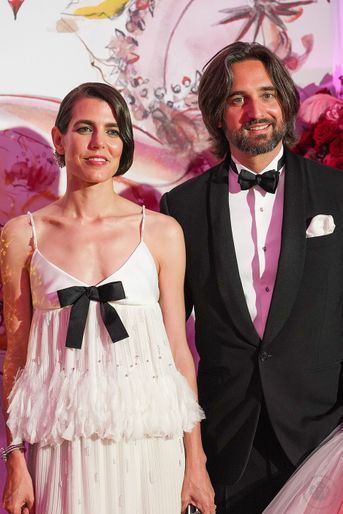 Charlotte Casiraghi et son mari Dimitri Rassam lors du Bal de la Rose 2022 au Sporting Club de Monaco en faveur de la Fondation Princesse Grace le 8 juillet 2022. 