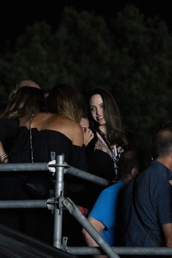 Angelina Jolie et sa fille Shiloh au concert de Maneskin à Rome, le 9 juillet 2022. 