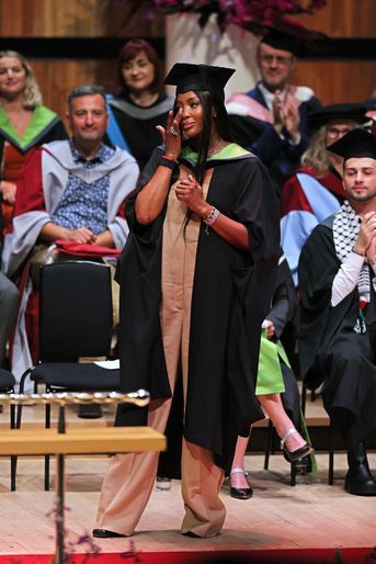 Naomi Campbell lors de la remise de son doctorat honorifique de l’Université des Arts Créatifs, au Royal Festival Hall, à Londres, le 7 juillet 2022.