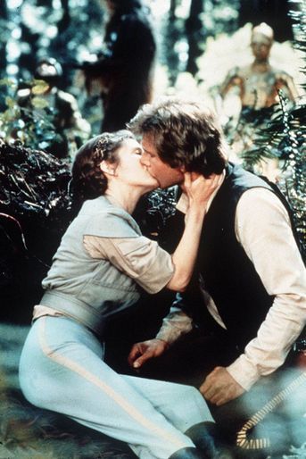 Harrison Ford et Carrie Fisher sur le tournage du film "Star Wars : le retour du jedi" en 1983. 