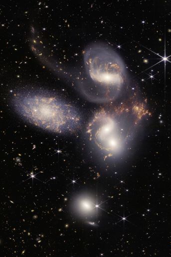 Grâce à ce cliché de James-Webb, les scientifiques peuvent obtenir un rare aperçu, avec des détails sans précédent, de la façon dont les galaxies en interaction déclenchent la formation d’étoiles les unes dans les autres et comment le gaz de ces galaxies est affecté.