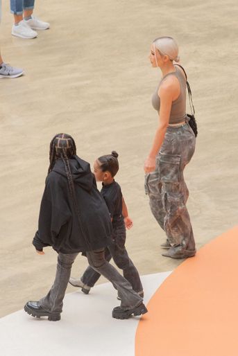 Kim Kardashian avec ses filles North et Chicago au centre commercial American Dream, à New York, le 12 juillet 2022.
