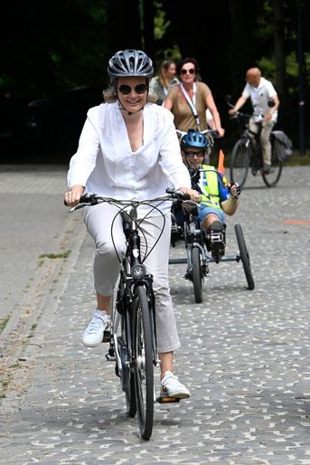 La reine des Belges Mathilde lance les randonnées de son 50e anniversaire en Flandre occidentale, le 13 juillet 2022