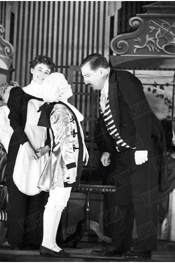 À Paris, sur la scène du théâtre de la Madeleine, Jacques Fabbri face au petit Patrick Dewaere dans la pièce «Misère et noblesse », d’Eduardo Scarpetta, en 1956. Il a commencé au cinéma à 4 ans.