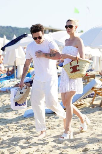 Brooklyn Beckham et Nicola Peltz le 13 juillet 2022 à la plage du Club 55, à Ramatuelle.