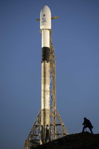 La fusée SpaceX Falcon 9 était en place, le 23 novembre dernier, en vue de la mission DART, qui vise essentiellement à détruire un astéroïde (ou à modifier sa route, pour être plus précis). Bill Ingalls a remporté la troisième de la catégorie &quot;Lieux&quot;. 