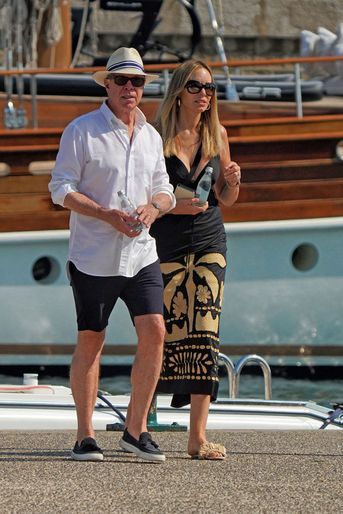 Tommy Hilfiger et sa femme Dee Ocleppo le 18 juillet 2022 au large de Saint-Tropez.