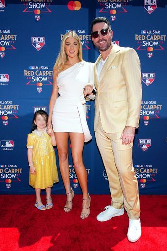Kate Upton, son mari Justin Verlander et leur fille Genevieve (3 ans) prennent la pose lors du Major League Baseball All-Star Game, au XBOX Plaza, à Los Angeles, le 19 juillet 2022.