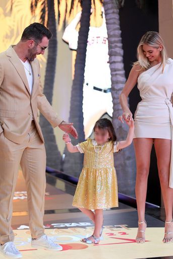 Kate Upton, son mari Justin Verlander et leur fille Genevieve (3 ans) lors du Major League Baseball All-Star Game, au XBOX Plaza, à Los Angeles, le 19 juillet 2022.