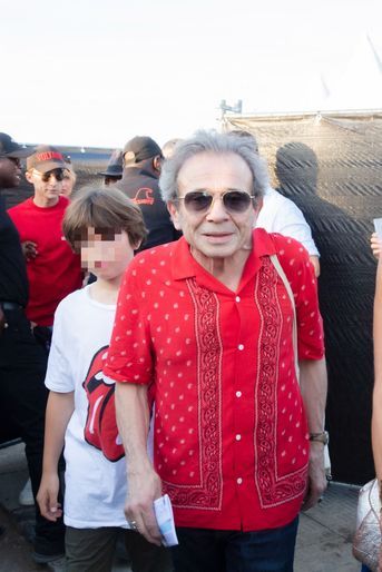 Philippe Manoeuvre et son fils - Les Rolling Stones en concert à l'hippodrome de Longchamp, dans le cadre de leur tournée anniversaire "Sixty", qui marque leurs 60 ans de carrière (1962-2022). Paris, le 23 juillet 2022.