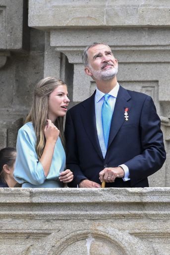 Le roi Felipe VI et l'infante Sofia, assistent à l'offrande nationale à l'apôtre Saint-Jacques à Saint-Jacques-de-Compostelle, le 25 juillet 2022.