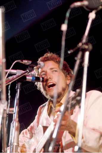 À Wight, en août 1969, c’est la réapparition de Bob Dylan. Le chanteur n’avait pas fait de scène depuis trois ans, à la suite d’un accident de moto.