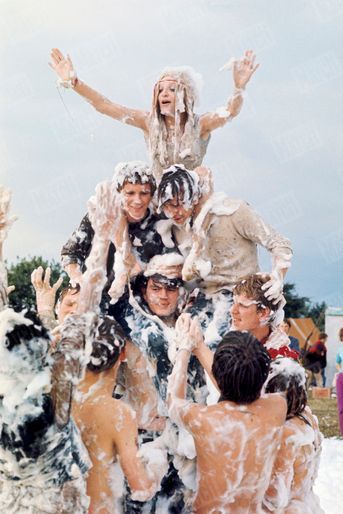 À Bethel, le dimanche 17 août 1969 au matin, un immense bain de mousse est organisé.