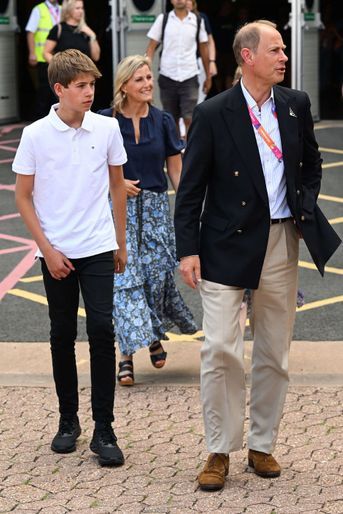 Le comte Edward et la comtesse Sophie de Wessex avec leur fils James, vicomte Severn, à Birmingham le 1er août 2022