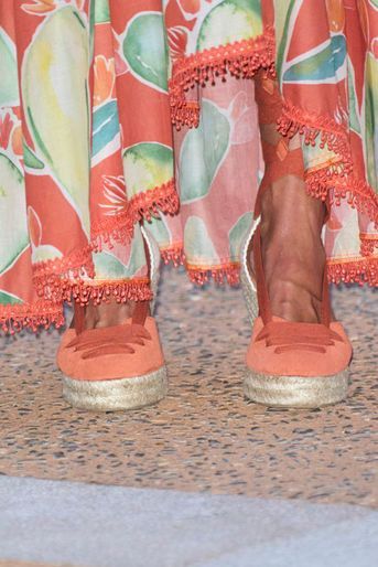 Les chaussures de la reine Letizia d'Espagne à Palma de Majorque le 4 août 2022