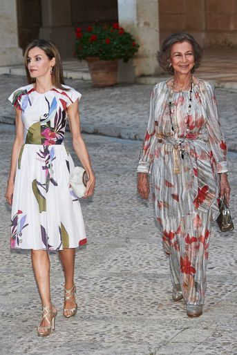 La reine Letizia d'Espagne dans une robe Juan Vidal à la réception des autorités des Baléares à Palma de Majorque, le 7 août 2016