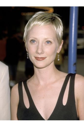 Anne Heche à l'avant-première du film « Return to Paradise » en Californie aux États-Unis en 1998.