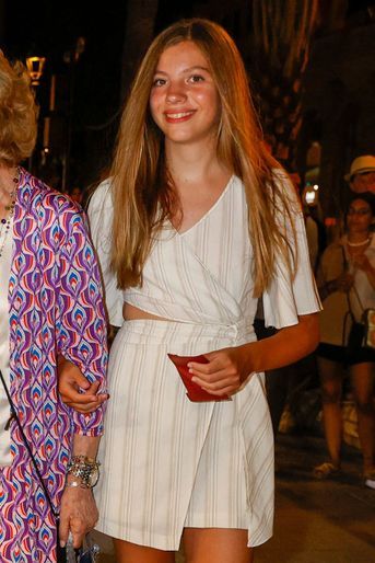 La princesse Sofia d'Espagne, dans une robe Zara, sur l'île de Majorque le 7 août 2022