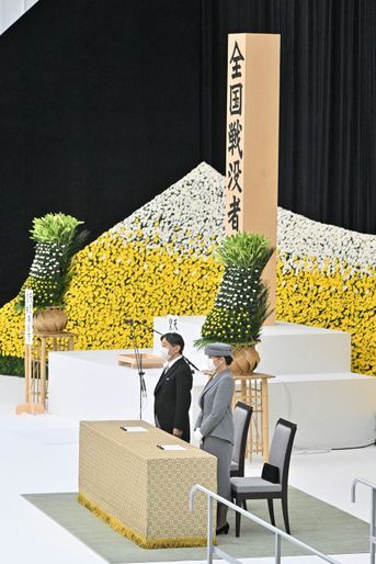 L'impératrice Masako et l'empereur Naruhito du Japon lors de la cérémonie des 77 ans de la capitulation du Japon à Tokyo, le 15 août 2022