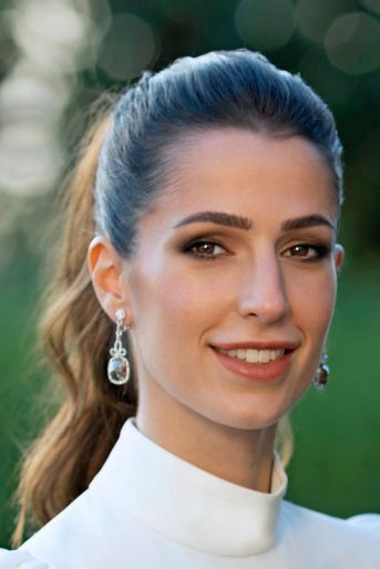 Rajwa Al-Saif, la fiancée du prince héritier Hussein de Jordanie. Photo diffusée à l'occasion de leurs fiançailles le 17 août 2022