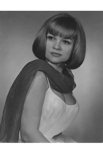 Elle devient une des actrices les plus populaires en Allemagne de l'est, notamment après le succès de la comédie romantique "Vergesst mir meine Traudel nicht" ("Noubliez pas ma petite Traudel"), produite en 1957 par la société d'État DEFA, sur une jeune orpheline de guerre qui tombe amoureuse d'un policier.