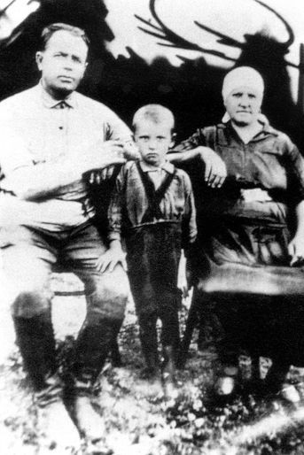 Mikhail Gorbatchev enfant à Privolnoe en Ukraine en 1935