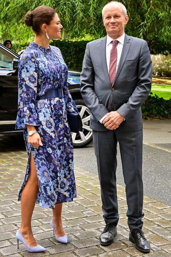 La princesse héritière Victoria de Suède avec Torgny Holmgren, le directeur général du SIWI (Stockholm International Water Institute), à Stockholm le 30 août 2022 