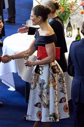 La princesse Victoria de Suède dans sa jupe" Sicily" Maxjenny, le 27 avril 2022
