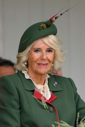 Le chapeau de la duchesse de Cornouailles Camilla au Highland Braemar Gathering, le 3 septembre 2022