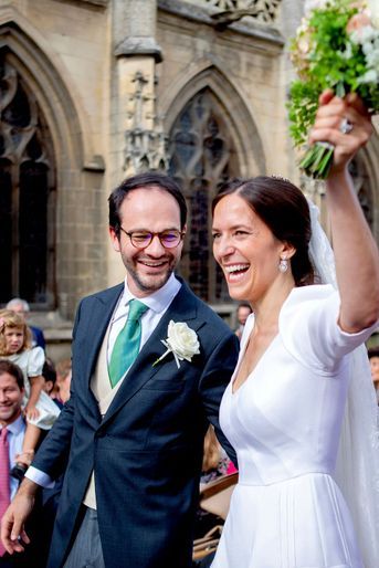 Le comte Charles-Henri d'Udekem d'Acoz, jeune frère de la reine des Belges Mathilde, et sa femme Caroline Philippe, lors de leur mariage à Pont-l'Evêque, le 3 septembre 2022