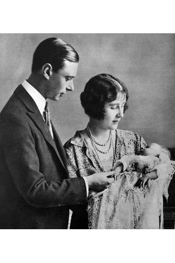 21 avril 1926 - naissance d’Elizabeth, premier enfant du prince Albert, futur George VI et de son épouse Elizabeth Bowes-Lyon. 