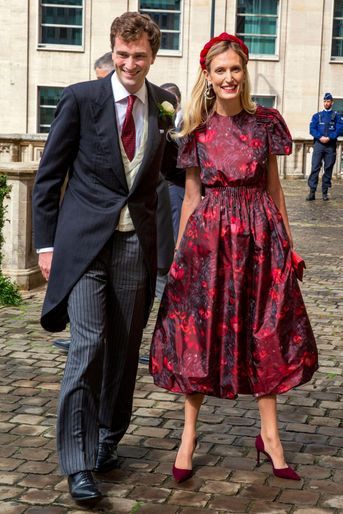 Le prince Amedeo de Belgique, avec sa femme la princesse Elisabetta, au mariage de sa sœur cadette la princesse Maria Laura de Belgique, à Bruxelles le 10 septembre 2022 