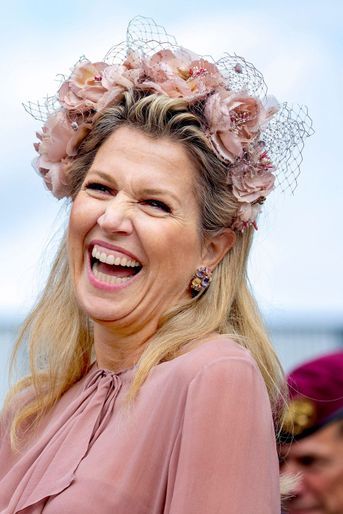 La reine Maxima des Pays-Bas dans le Peel coiffée d'une couronne de fleurs, le 15 septembre 2022