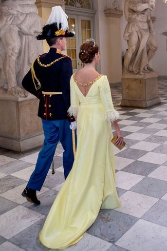La princesse Marie de Danemark dans une robe Rikke Gudnitz, de dos, à Copenhague le 11 septembre 2022