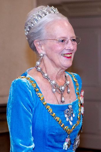 La reine Margrethe de Danemark parée de la Pearl Poiré Tiara et des bijoux de sa parure à Copenhague, le 11 septembre 2022